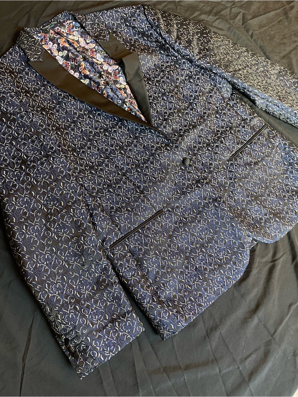 Paisley & Gray Slim Fit Jacquard Floral Shawl Lapel Tuxedo Suit 48R 32W